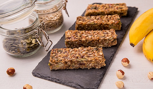 Granola with Buckwheat, Bananas and Nuts