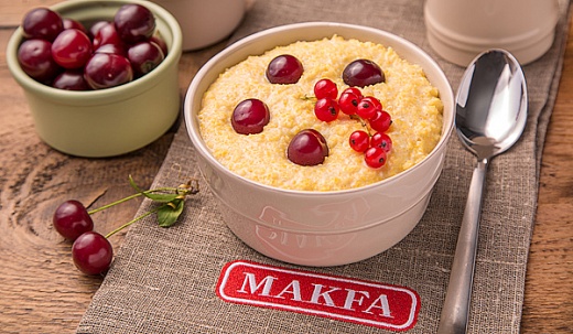 Cornmeal with Milk and Fruit