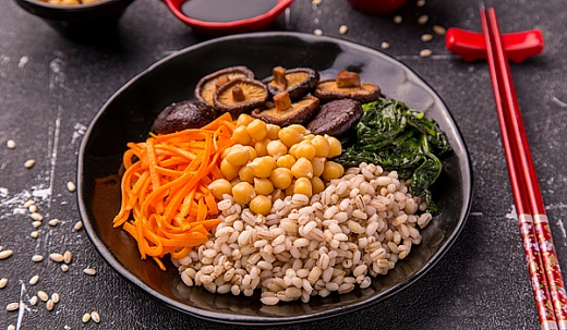 Pearl Barley Porridge with Vegetables and Shiitake Mushrooms