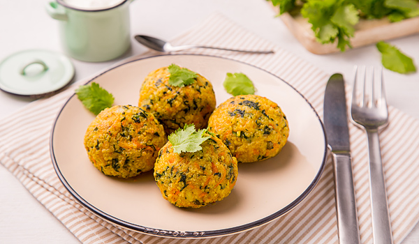 小米菠菜酸奶肉饼