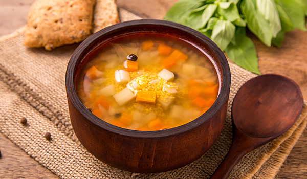 Суп из кукурузной крупы с овощами