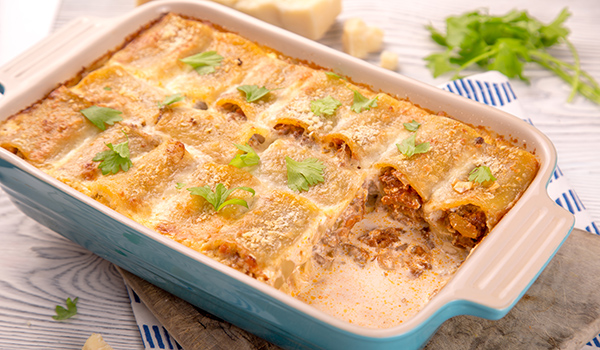 Stuffed Cannelloni in Cheese Sauce