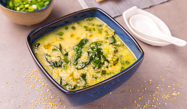 Мисо-суп с кукурузой крупой, шпинатом